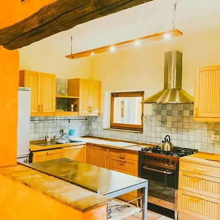 Pocitniska Hisa Lazar بيت ضيافة كوباريد